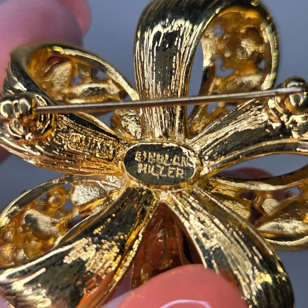 Stunning Vintage Nolan Miller Gold-plated Brooch Sparkling Simple Lotus